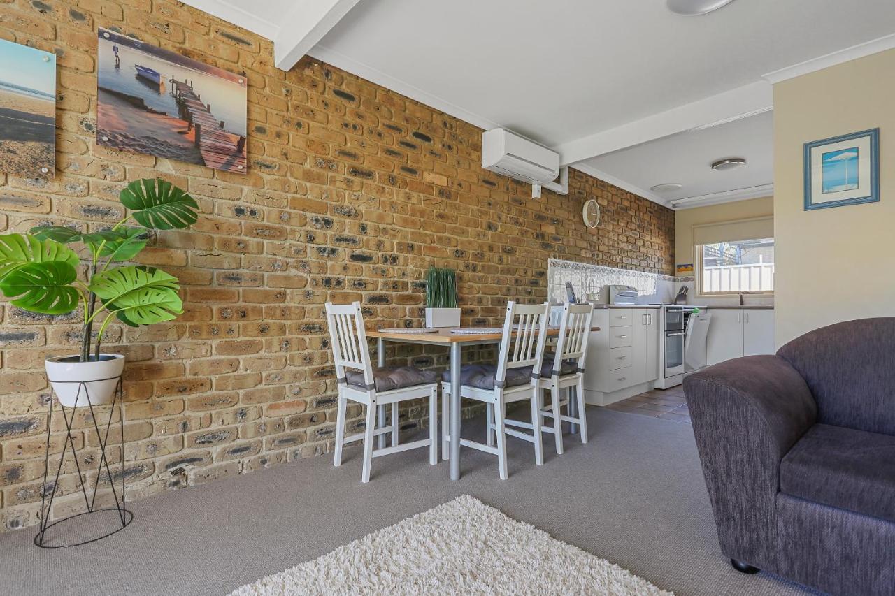 The Retreat Lakeside Merimbula Exterior photo
